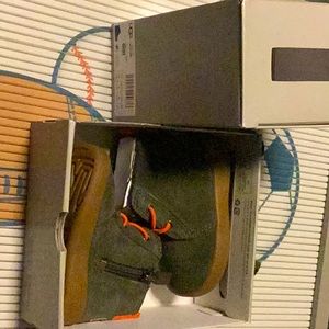 NWT Baby Uggs Gray Orange Kristjan UGG Size 2/3